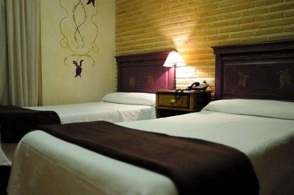 Pensión Yit Puerta Bisagra 2*